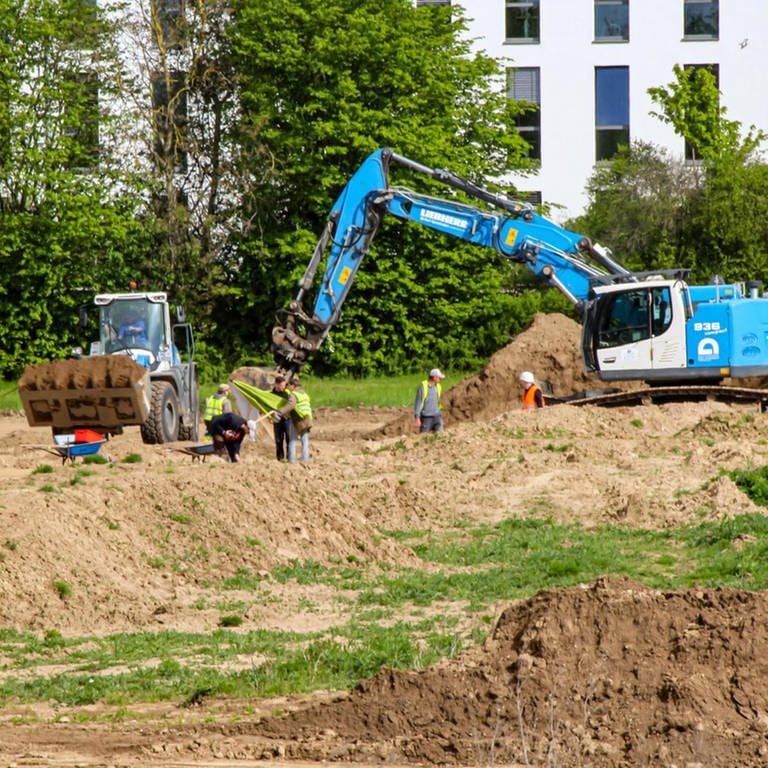 An der MEWA-Arena, dem Mainzer Fußball-Stadion, ist bei Bauarbeiten eine Bombe aus dem Zweiten Weltkrieg gefunden worden. 