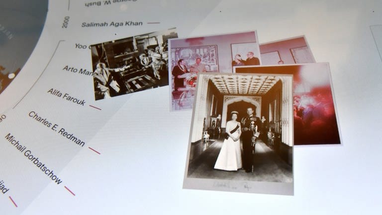 Fotos vom Besuch der britischen Königin Queen Elizabeth II. in Mainz im Jahr 1978, zu sehen in der Sonderausstellung "Hotspot Gutenberg-Museum - Hoher Besuch in Rheinland-Pfalz" im Mainzer Gutenberg-Museum