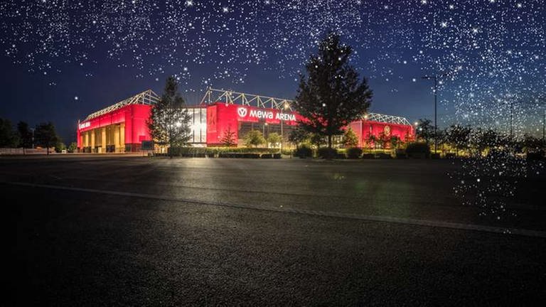 Das festlich beleuchtete Stadion von Mainz 05 zum Weihnachtsfest (Foto: Pressestelle, Mainz 05)
