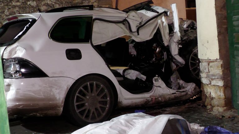 Beifahrerin stirbt bei Verkehrsunfall in Eppelsheim. (Foto: Keutz TV)