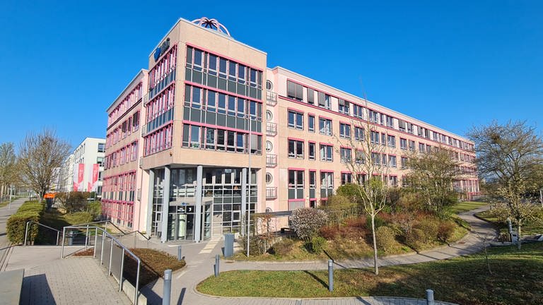 In einem Bürogebäude am Mainzer Kisselberg sollen 480 Flüchtlinge unterkommen. (Foto: Pressestelle, HAMBORNER REIT AG)