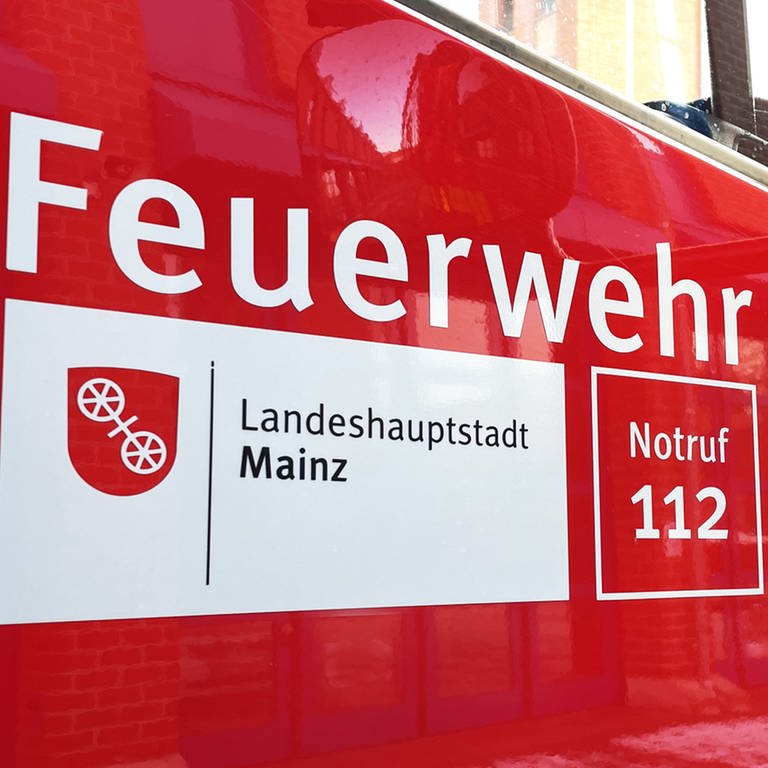 Ein Mainzer Feuerwehrauto mit dem 112-Schriftzug. (Foto: SWR, Daniel Brusch)
