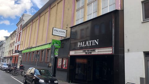 In diesem älteren Gebäude ist zurzeit das Palatin-Kino untergebracht (Foto: SWR)