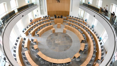 Der sanierte Plenarsaal im Deutschhaus in Mainz (Foto: dpa Bildfunk, Picture Alliance)