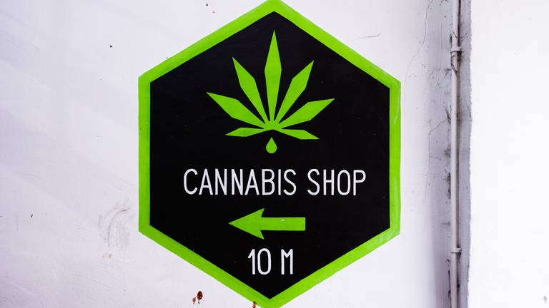 In ausgewählten Geschäften in Mainz soll Cannabis verkauft werden, wenn die Stadt Modellregion wird.   (Foto: dpa Bildfunk, Picture Alliance)