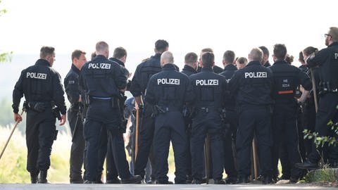 Die Polizei suchte tagelang mit einem Großaufgebot rund um Wiesbaden-Erbenheim nach der vermissten Susanna (Foto: dpa Bildfunk, Picture Alliance)