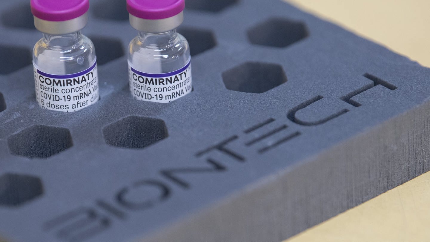 Der angekündigte Prozess gegen den Mainzer Impfstoffhersteller BioNTech wegen eines mutmaßlichen Impfschadens wurde noch vor Prozessbeginn überraschend abgesetzt. (Foto: dpa Bildfunk, picture alliance/dpa | Sebastian Gollnow)