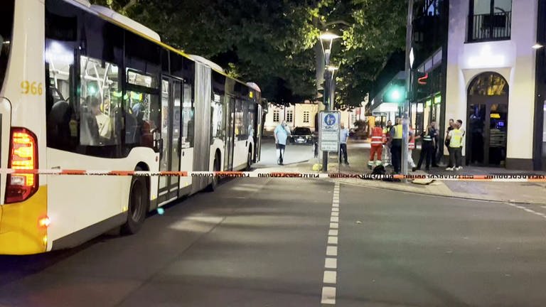 In der Mainzer Innenstadt hat es am Montagabend eine Messerattacke in einem Linienbus gegeben.