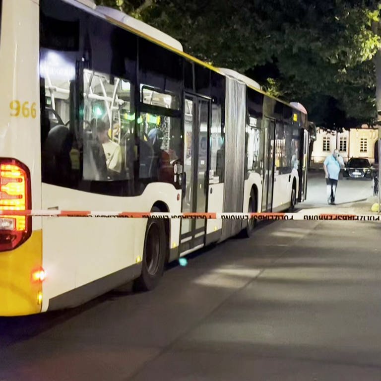 In der Mainzer Innenstadt hat es am Montagabend eine Messerattacke in einem Linienbus gegeben. (Foto: SWR)