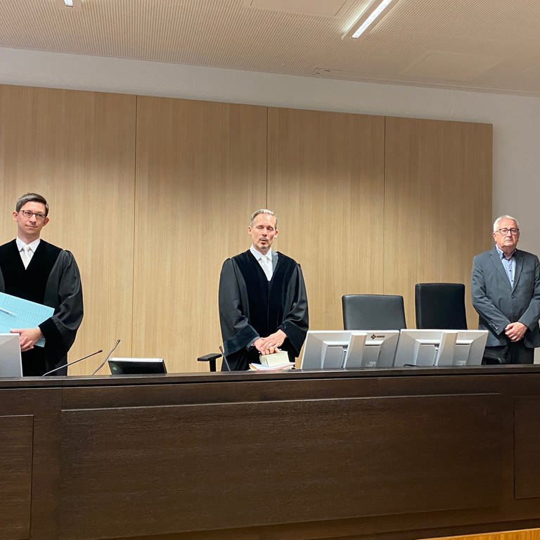 Ein Reitlehrer aus Ingelheim muss sich in einem Berufungsprozess vor dem Wiesbadener Landgericht verantworten. 