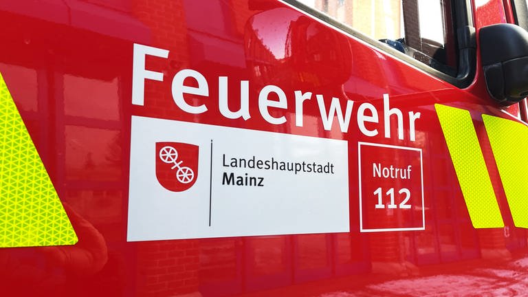 Ein Mainzer Feuerwehrauto mit der Aufschrift "112". (Foto: SWR, Daniel Brusch)