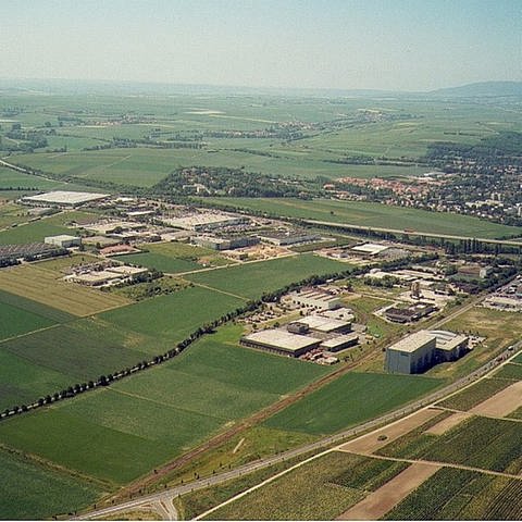 Eine Luftaufnahme des Gewerbegebietes Ost in Alzey: Nach der Ansiedelung von Eli Liyy gibt es auch Kritik (Foto: Pressestelle, Stadt Alzey)