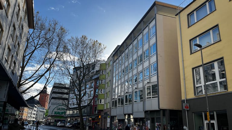 In dem Gebäude in der Flachsmarktstraße in Mainz sollen Flüchtlinge untergebracht werden.