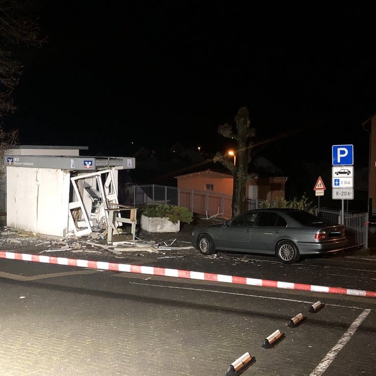 In Essenheim wurde am Mittwochmorgen ein Geldautomat gesprengt. (Foto: Polizei Mainz)