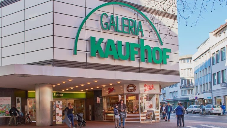 Keiner weiß, wie es mit Galeria Kaufhof in Mainz und den anderen Filialen in Rheinhessen nach der dritten Insolvenz des Konzerns weitergeht.  (Foto: picture-alliance / Reportdienste, Picture Alliance)
