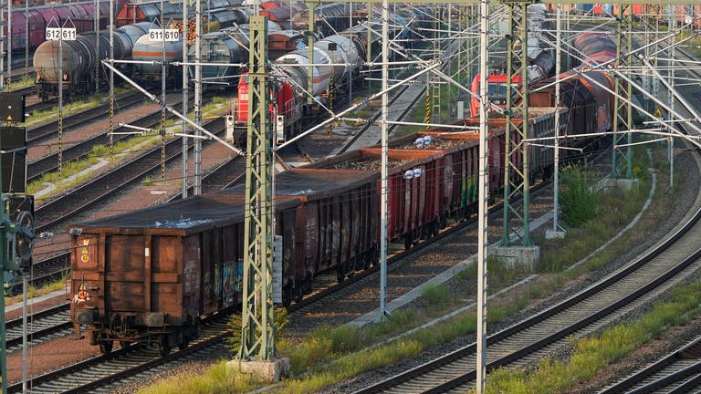 Symboldbild: Auch der Güterverkehr in Rheinhessen ist vom Bahnstreik betroffen.