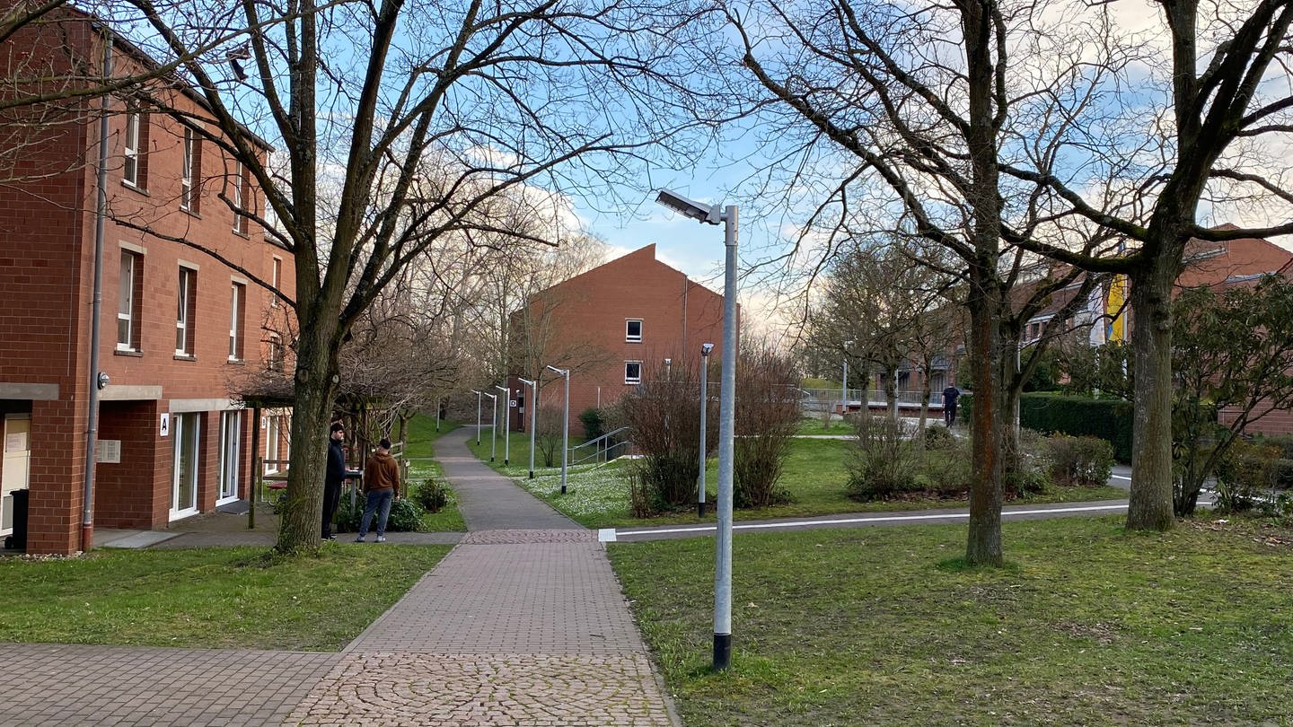 Die Wohnheime in Mainz-Lerchenberg von außen: Die Stadt Mainz will günstige Wohnungen für Auszubildende schaffen (Foto: Pressestelle, Stadt Mainz)