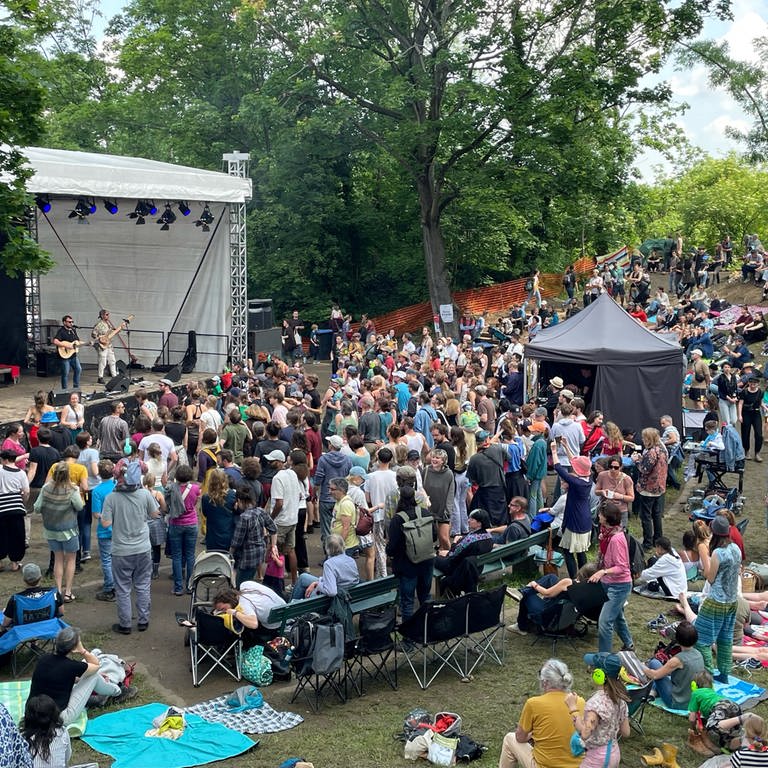 Bis zu 12.000 Besucherinnen und Besucher kamen zum 50. Open Ohr Festival in Mainz.