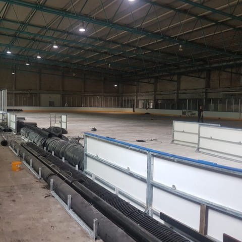 Die Eisfläche der Interims-Eishalle in Mainz wird vergößert.