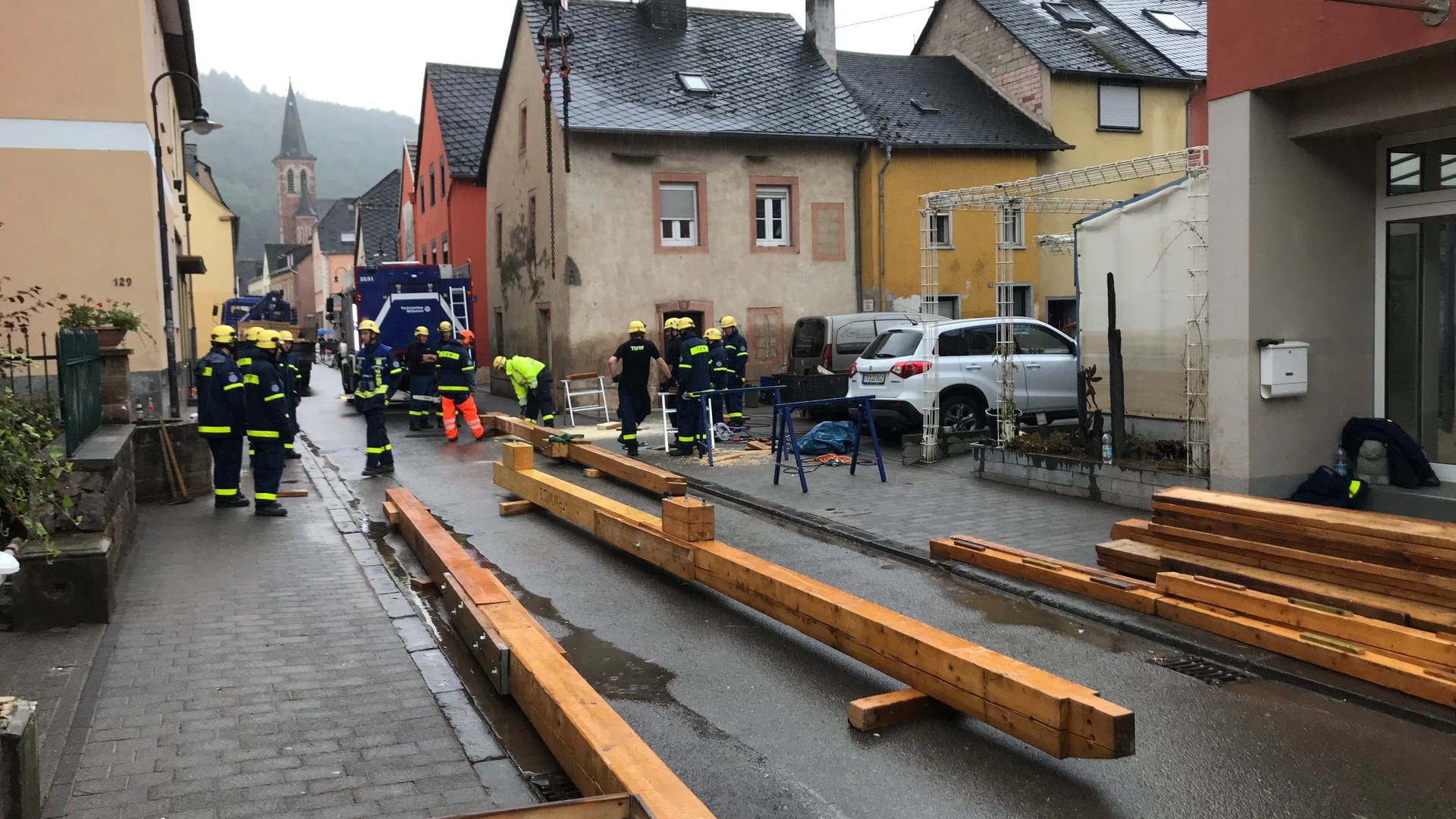 Trier: Einsturzgefährdetes Haus in Ehrang abgestützt - SWR ...