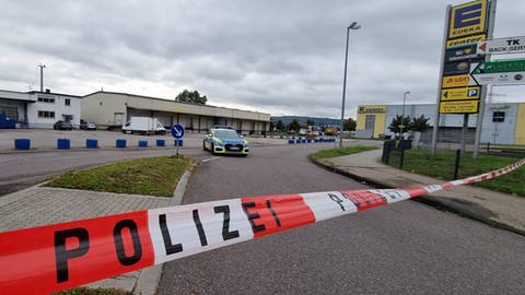 Die Täter versuchten, den Geldautomaten des Edeka-Supermarktes in Trier-West aufzubrechen (Foto: Winkler TV)