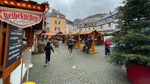 Der Weihnachtsmarkt in Bernkastel-Kues ist geöffnet (Foto: SWR, Sebastian Grauer)