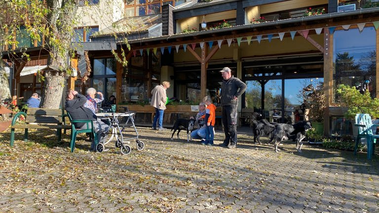 Seniorenhaus Berghof in Neuerburg: Wohnen im Alter mit Garten und vielen Tieren. (Foto: SWR, Anna-Carina Blessmann)