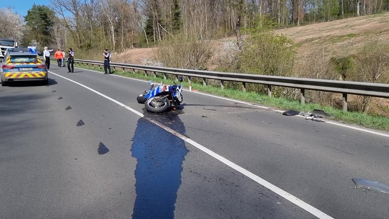 Ein 33-jähriger Motorradfahrer ist am Dienstagnachmittag bei einem Unfall zwischen Dudeldorf und Spangdahlem ums Leben gekommen.  (Foto: SWR, Steil)