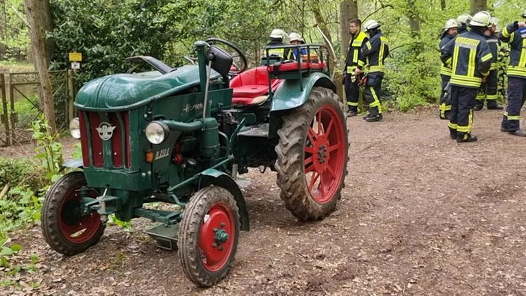 Der zerstörte Traktor bei Klausen in der Eifel. (Foto: steil-tv)