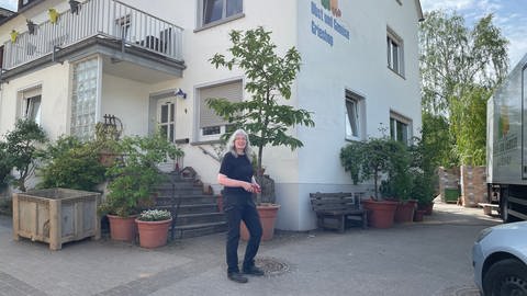 Margret Grieshop vor ihrem Hofladen in Erden, Bernkastel-Wittlich. (Foto: SWR, Lara Bousch)