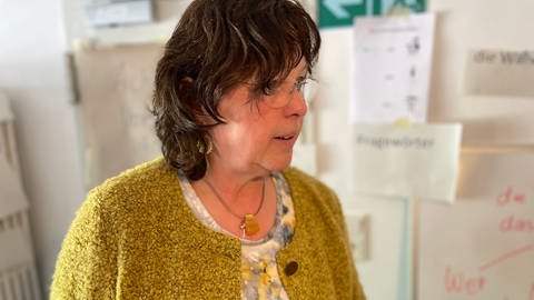 Rosemarie Kleinhans-Stumm unterrichtet in Idar-Oberstein ehrenamtlich Geflüchtete.  (Foto: SWR)
