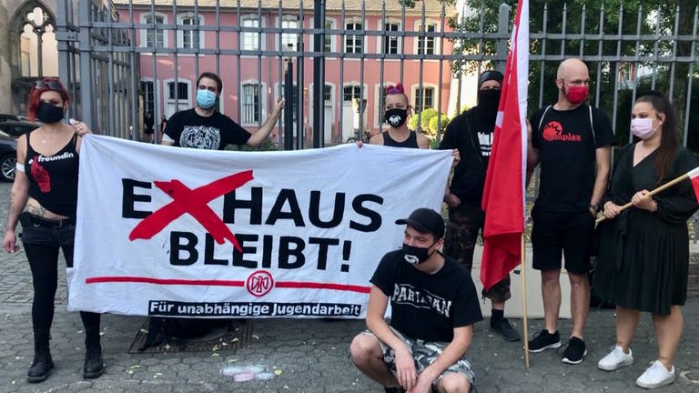 "Exhaus-Demo" vor dem Rathaus in Trier (Foto: SWR, Jan Teuwsen)