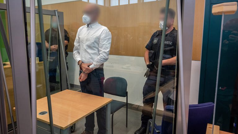 Amokfahrt-Prozess in Trier: Die Staatsanwaltschaft wirft dem Angeklagten fünffachen Mord und versuchten Mord in 18 weiteren Fällen vor,