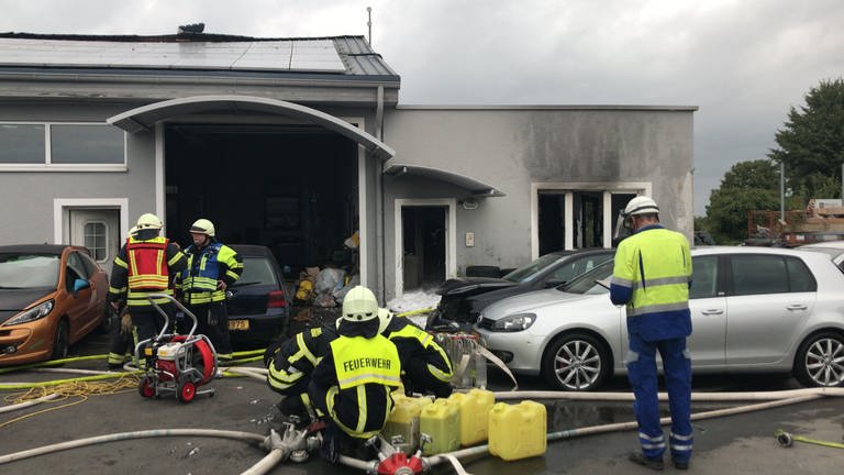 Explosion und Brand in einer Autowerkstatt in Bitburg (Foto: SWR, Steil-TV)