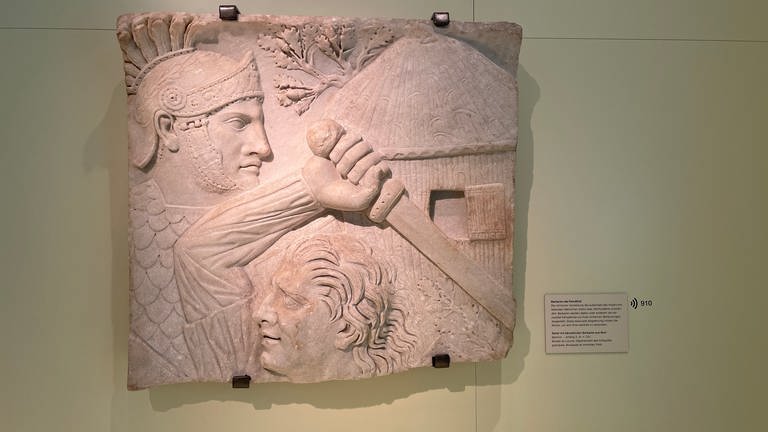 Ein Relief mit kämpfenden Barbaren aus Rom (2. Jh.) im Rheinischen Landesmuseum. (Foto: SWR)