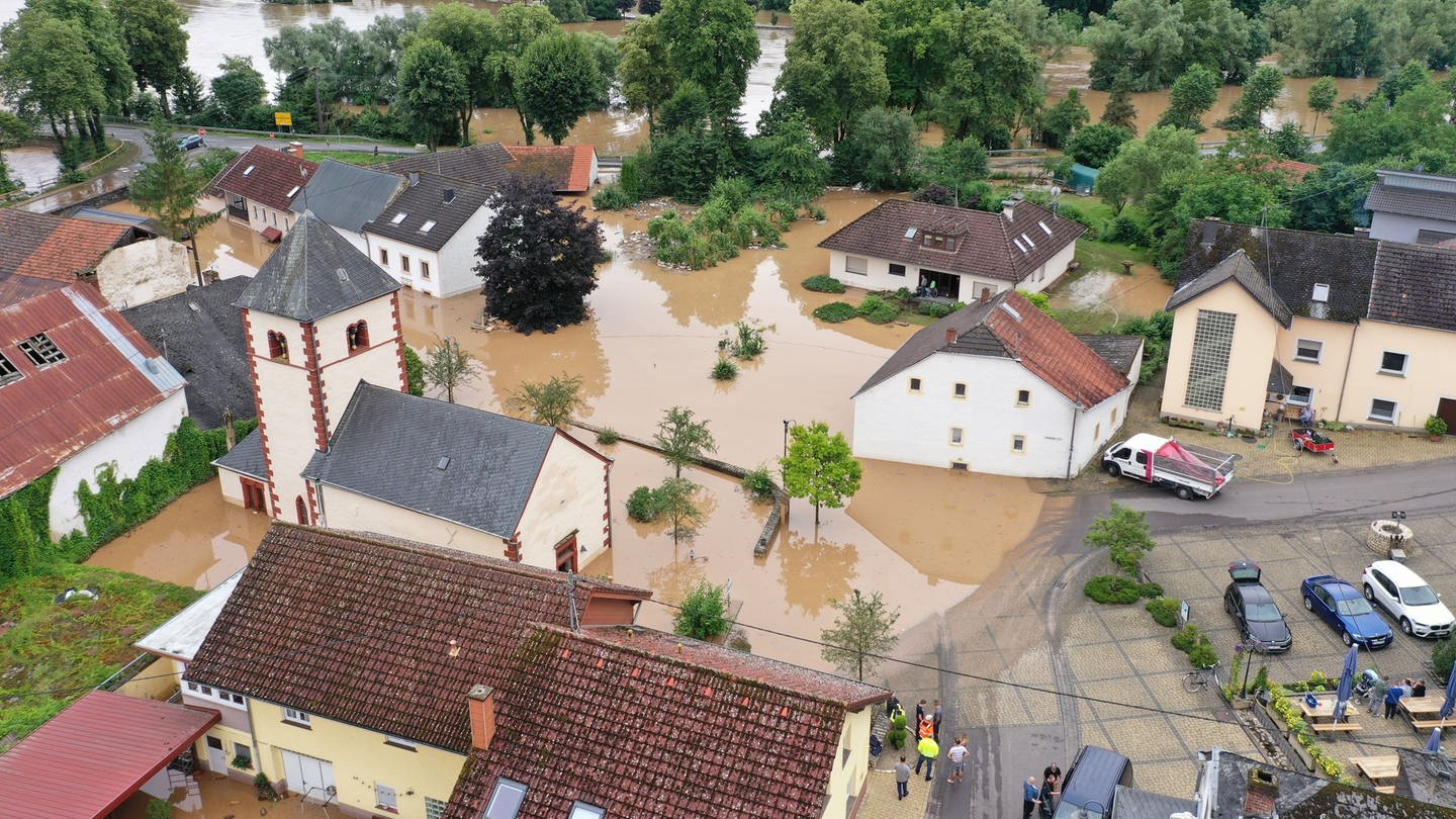 Kirche St.Silvester nach der Überschwemmung (Foto: SWR, Gemeinde Minden)
