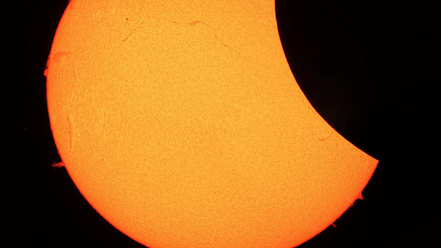 Eine partielle Sonnenfinsternis, wie hier im März 2015, lässt sich auch heute am Himmel über der Region Trier beobachten. (Foto: Rüsselsheimer Sternfreunde)