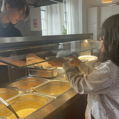 Das MJC in Trier bietet kostenloses Mittagessen für Kinder an, die aus armen Familien kommen.  (Foto: SWR)