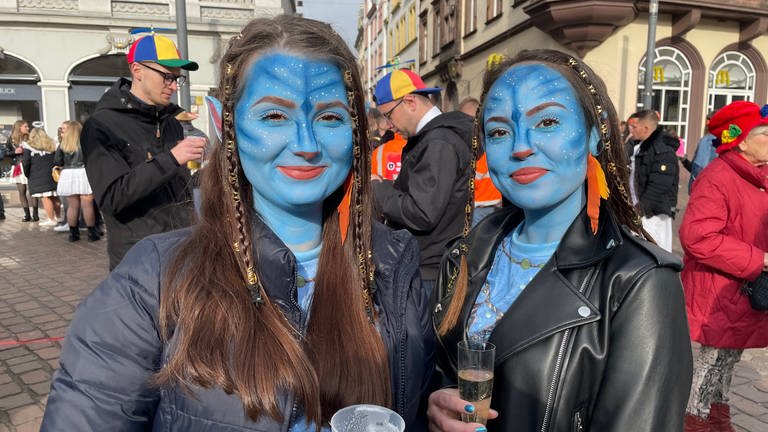Zwei Frauen in Trier haben sich als Avatare kostümiert. (Foto: SWR)