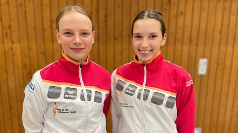 Auch Sophia Backhaus (links) und Svenja Doll vom TuS Mackenrodt rechnen sich bei der DM Chancen für eine Top-Platzierung aus.  (Foto: SWR)