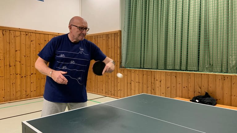 Tischtennis für Menschen mit Parkinson in Trier-Kernscheid (Foto: SWR, Andrea Meisberger)