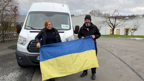 Lesia und Stephan bringen Hilfsgüter aus dem Hunrück in ihrem Transporter über Polen in die Ukraine. (Foto: SWR)