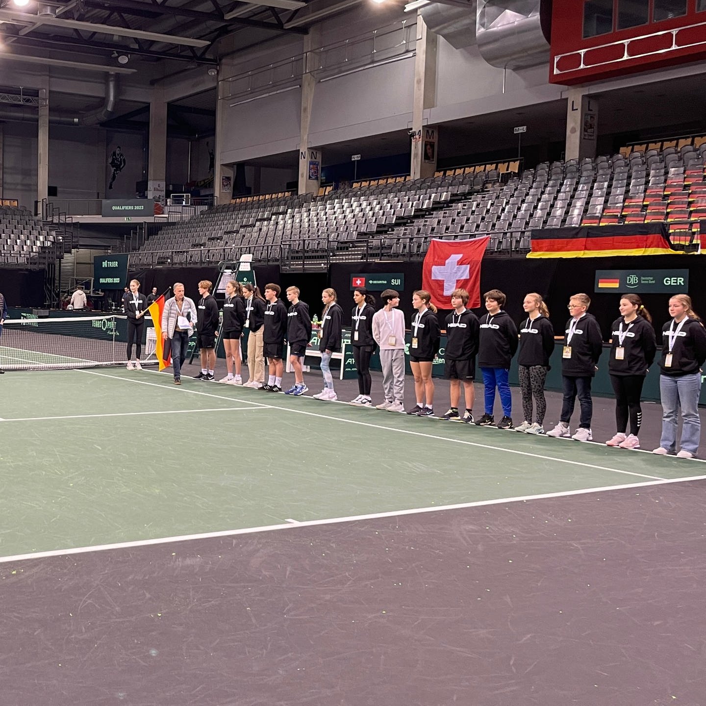 Den Tennis-Stars ganz nah Ballkinder beim Davis Cup in Trier