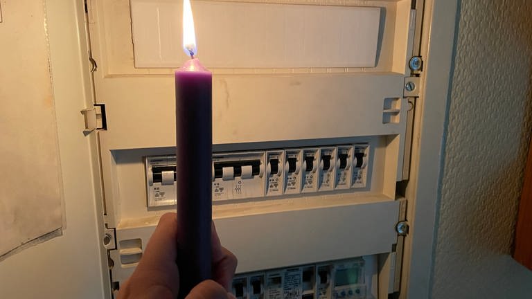 Für den Fall eines Stromausfalls sollte jeder Kerzen im Haus haben.  (Foto: SWR, Christian Altmayer )