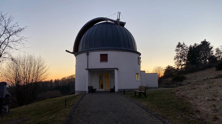 Am Observatorium Hoher List in Schalkenmehren in der Vulkaneifel kann man jetzt wieder Sterne und den Mond beobachten. (Foto: SWR, Anna-Carina Blessmann)