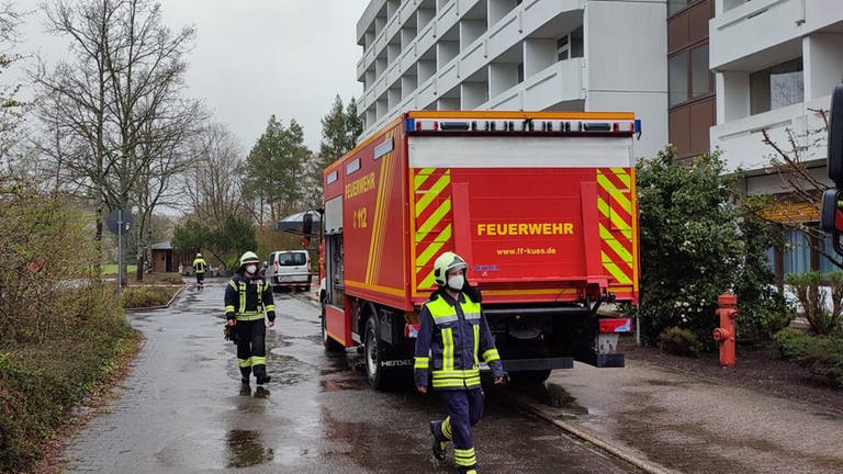 Feuerwehr vor der reha- Klinik in Bernkastel-Kues (Foto: Steil TV)