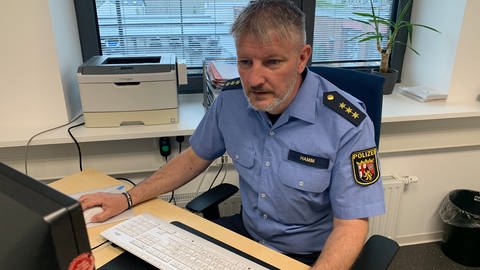 Polizeidirektor Christian Hamm zieht positive Bilanz der verstärkten Arbeit in Trier-West (Foto: SWR)