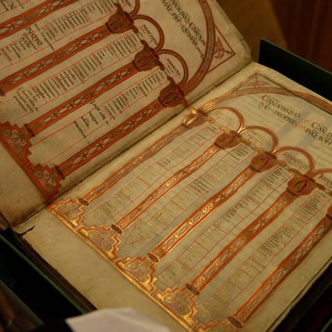Das Ada Evangeliar wird zur Zeit in der Stadtbibliothek Trier ausgestellt (Foto: SWR)