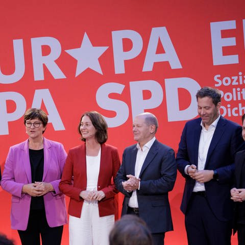 Vertreter der Bundes-SPD mit Katarina Barley, der Spitzenkandidatin der Partei zur Europawahl (Foto: dpa Bildfunk, picture alliance/dpa | Carsten Koall)