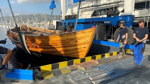 Das Römerschiff "Bissula" liegt jetzt im alten Hafen von Cannes. Von hier aus starten die Trierer Wissenschaftler zu Testfahrten.  (Foto: Christoph Schäfer )